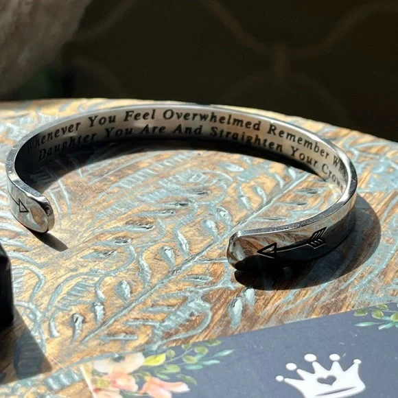 👑” Whenever you feel overwhelmed…” Sliver Bangle Bracelet👑 - Picture 2 of 4